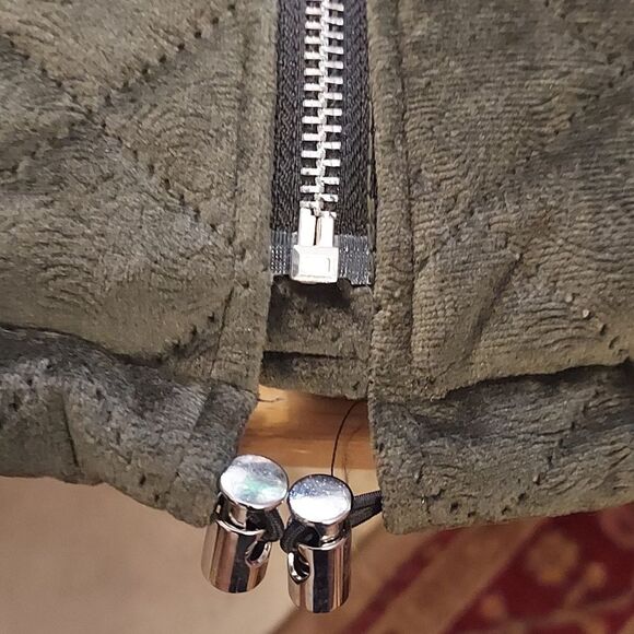 Bomber jacket velvet quilted olive green zippered front - Picture 6 of 10